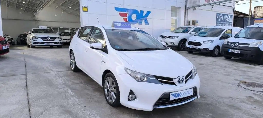 Photo 1 : Toyota Auris 2015 Hybrid