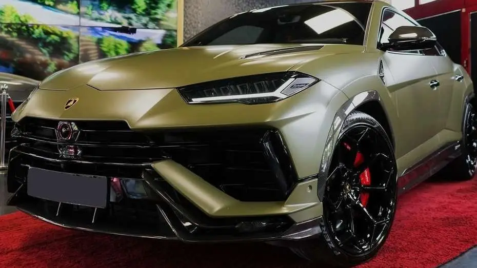 Photo 1 : Lamborghini Urus 2023 Essence