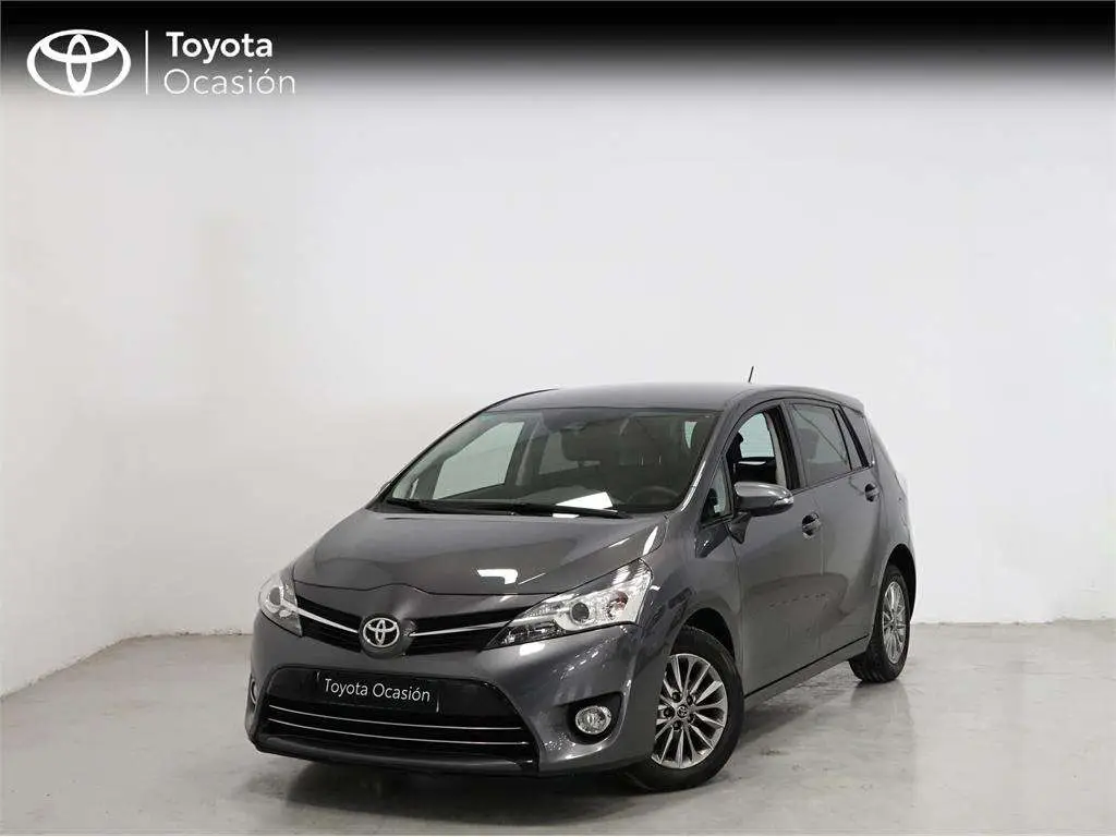 Photo 1 : Toyota Verso 2017 Diesel