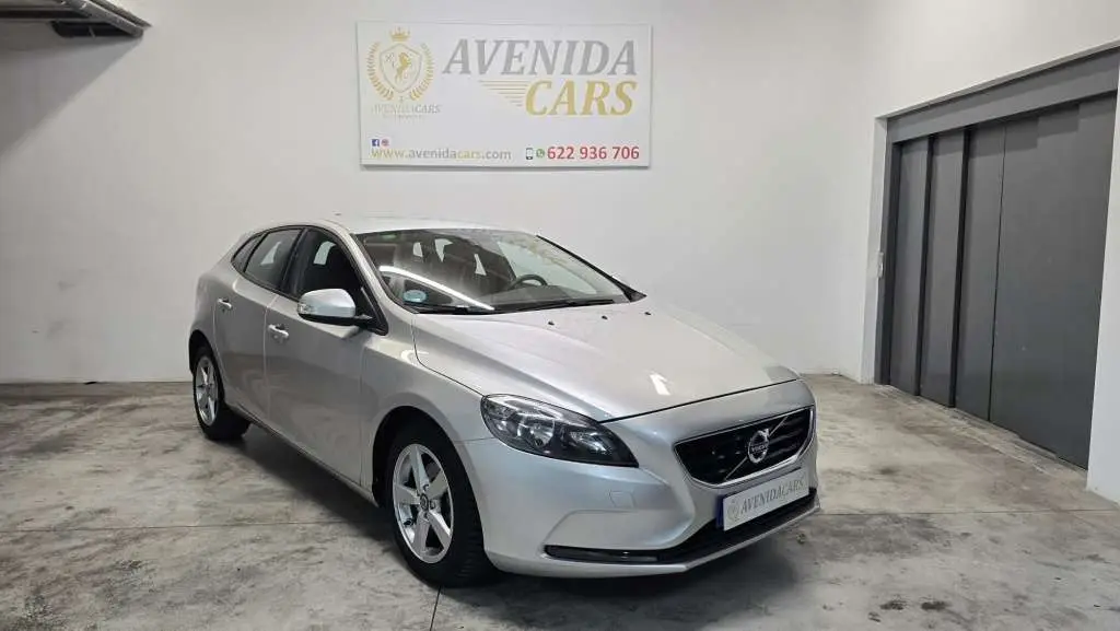 Photo 1 : Volvo V40 2016 Diesel