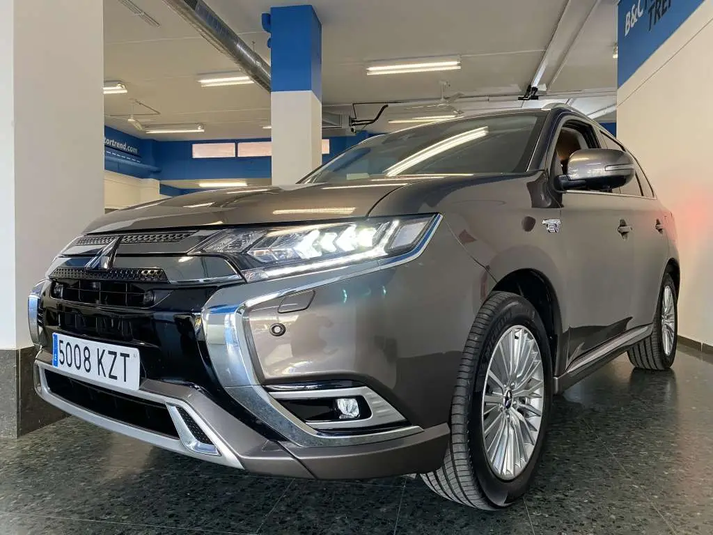 Photo 1 : Mitsubishi Outlander 2019 Hybrid