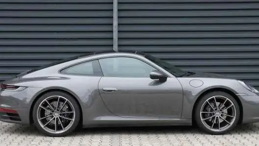 Photo 1 : Porsche 992 2022 Petrol