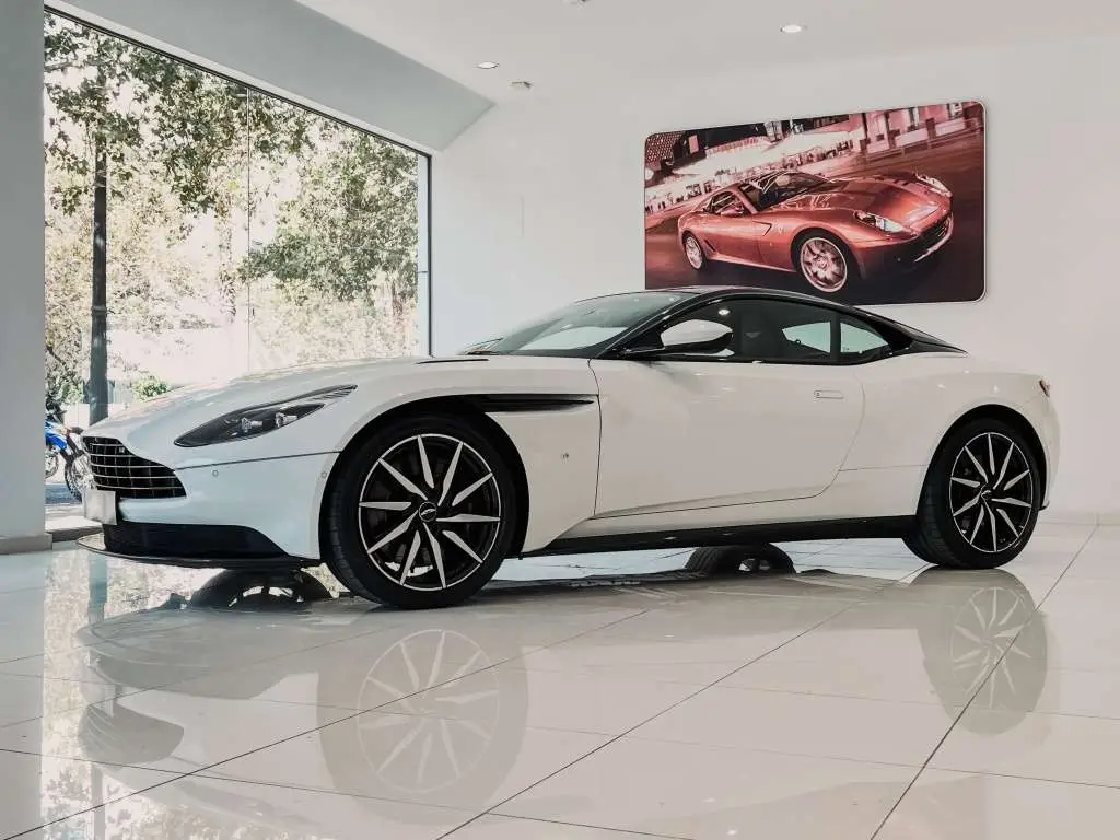 Photo 1 : Aston Martin Db11 2017 Essence