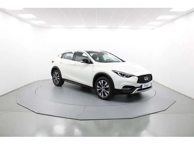 Photo 1 : Infiniti Qx30 2016 Diesel