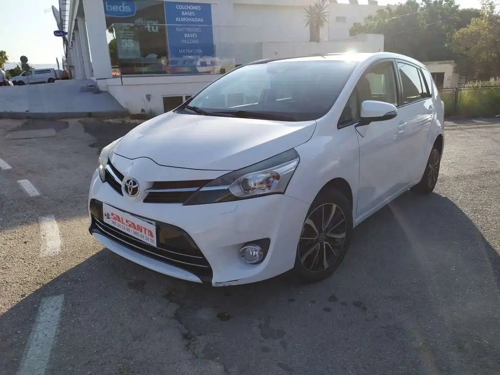 Photo 1 : Toyota Verso 2017 Petrol