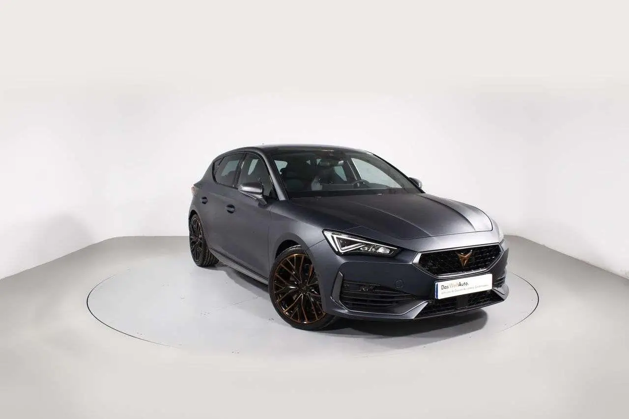 Photo 1 : Cupra Leon 2024 Petrol