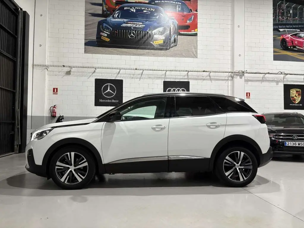 Photo 1 : Peugeot 3008 2018 Petrol