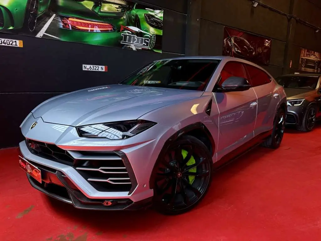 Photo 1 : Lamborghini Urus 2020 Petrol