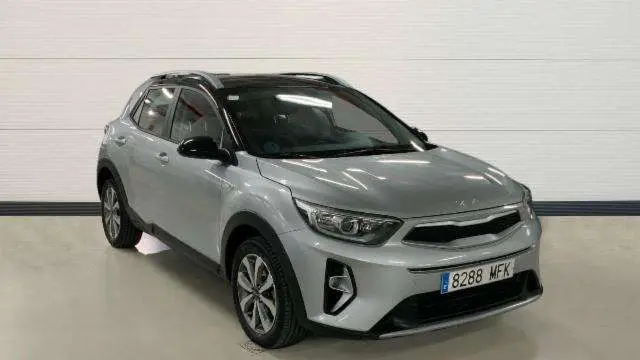 Photo 1 : Kia Stonic 2023 Essence