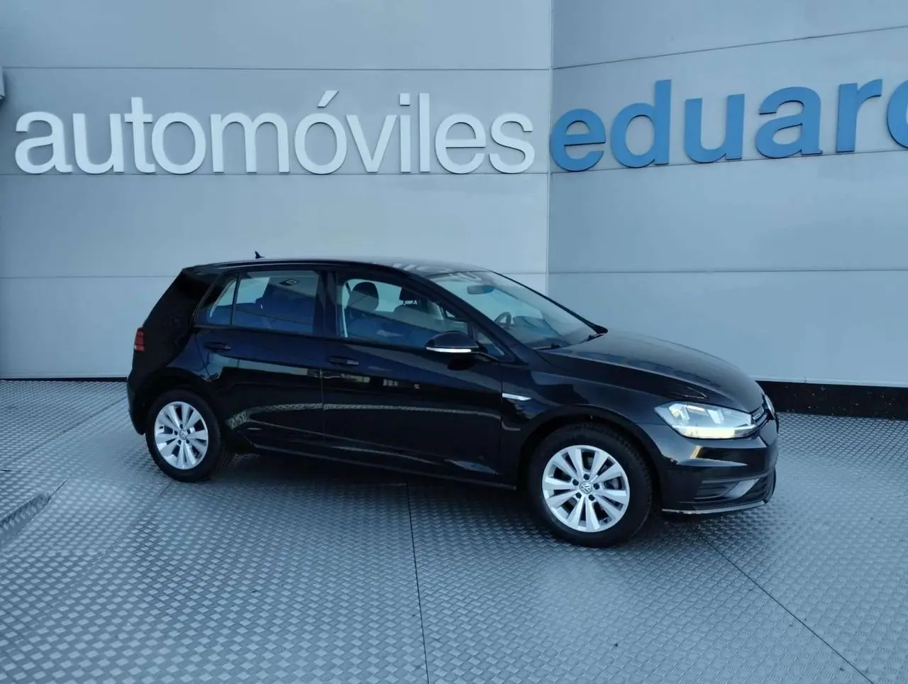 Photo 1 : Volkswagen Golf 2019 Petrol