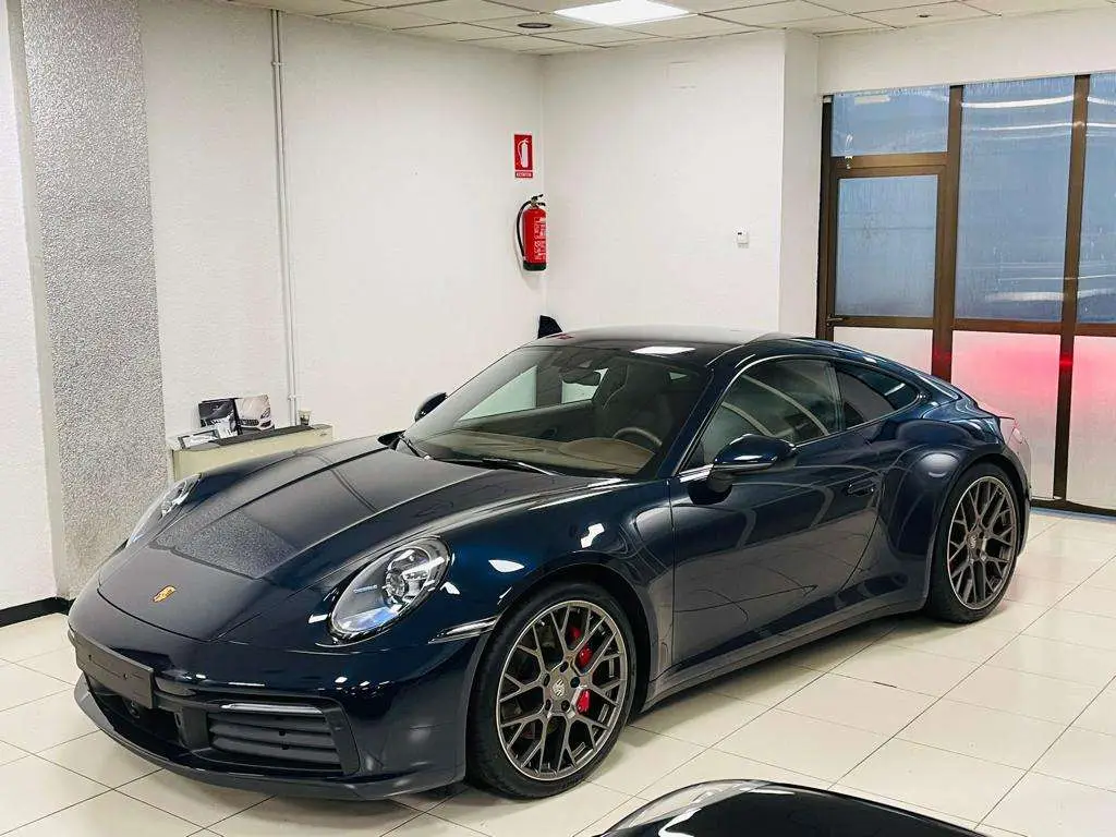 Photo 1 : Porsche 992 2019 Petrol