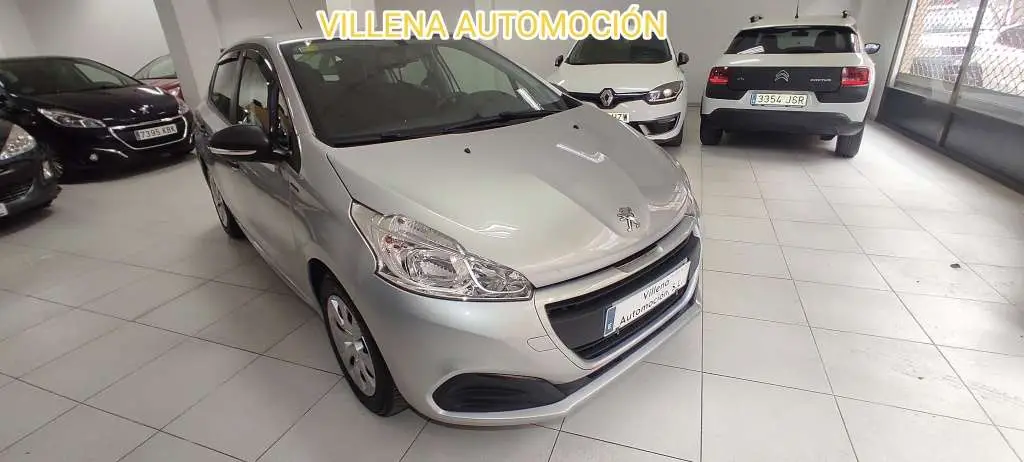 Photo 1 : Peugeot 208 2016 Petrol