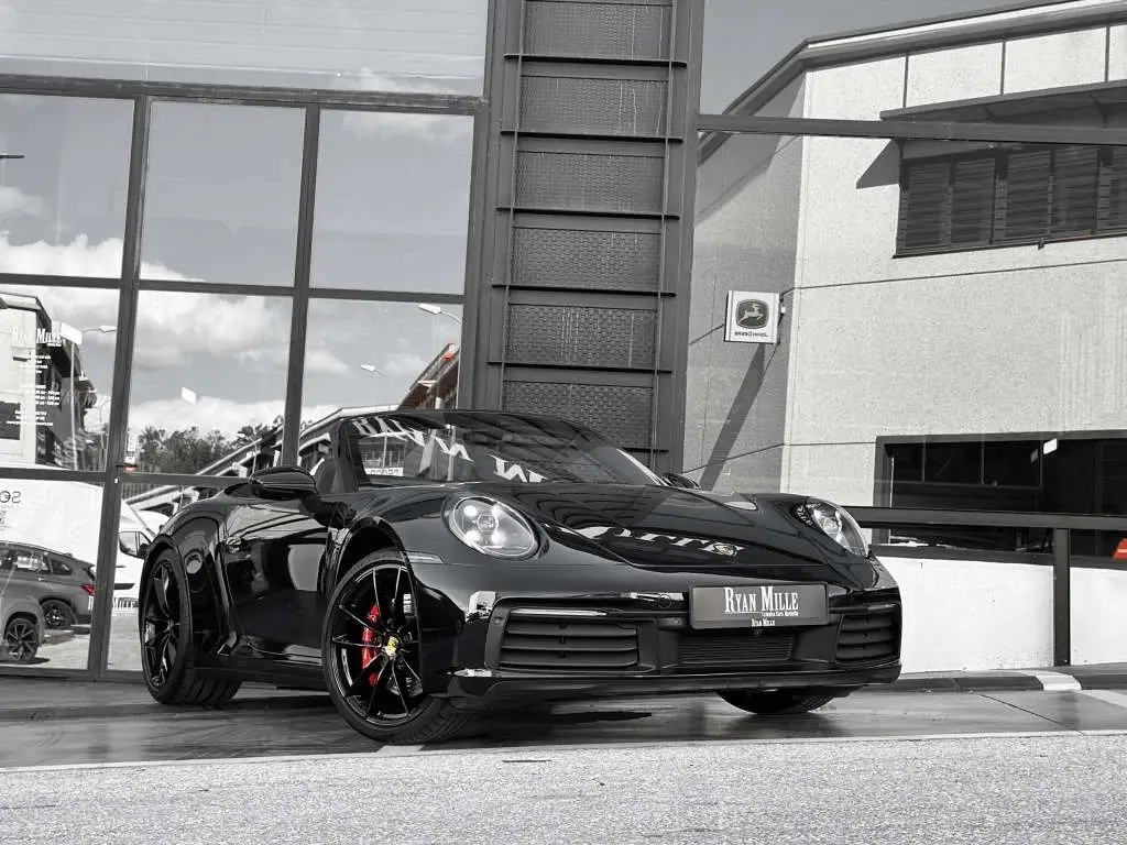 Photo 1 : Porsche 992 2019 Petrol