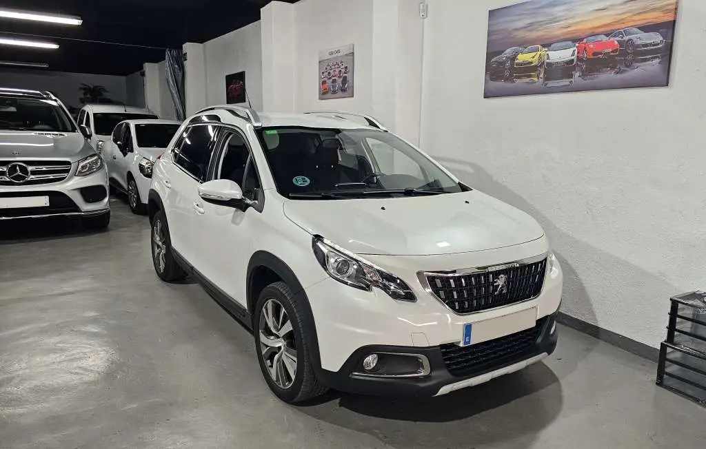 Photo 1 : Peugeot 2008 2019 Petrol