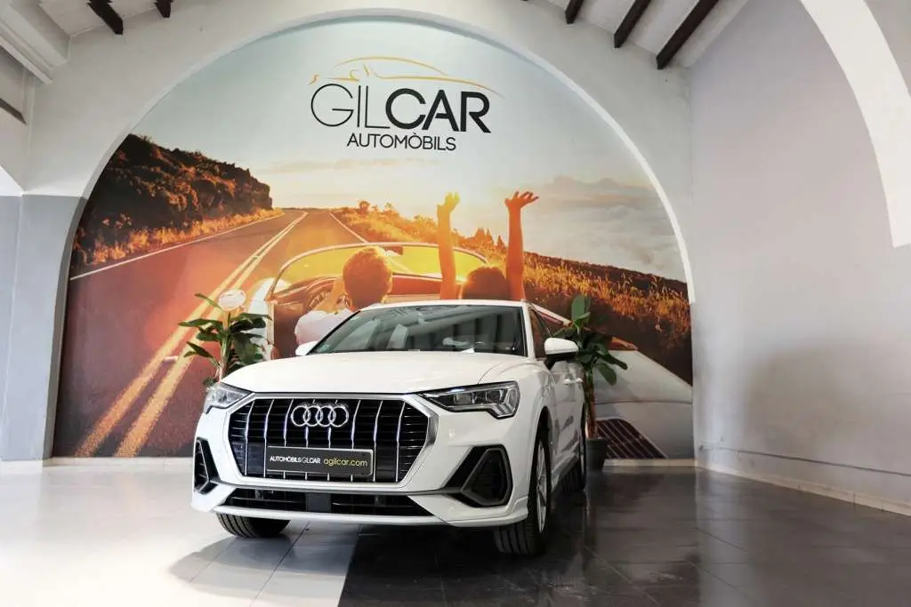 Photo 1 : Audi Q3 2019 Essence