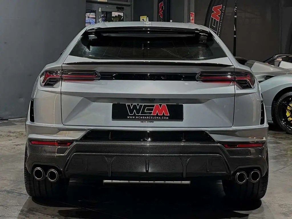 Photo 1 : Lamborghini Urus 2024 Petrol