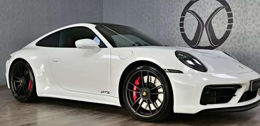 Photo 1 : Porsche 992 2022 Petrol