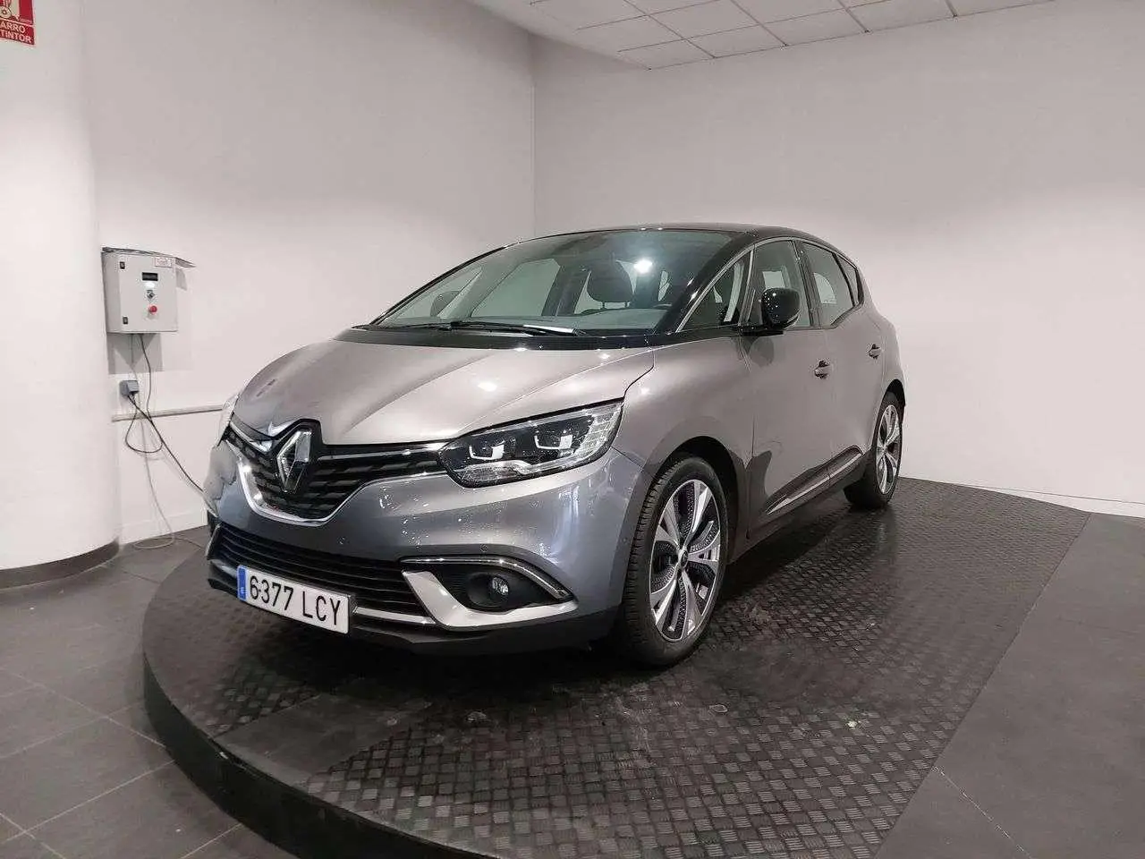 Photo 1 : Renault Scenic 2019 Essence