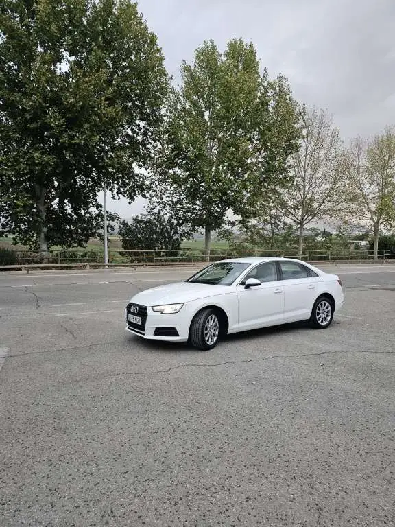 Photo 1 : Audi A4 2018 Diesel