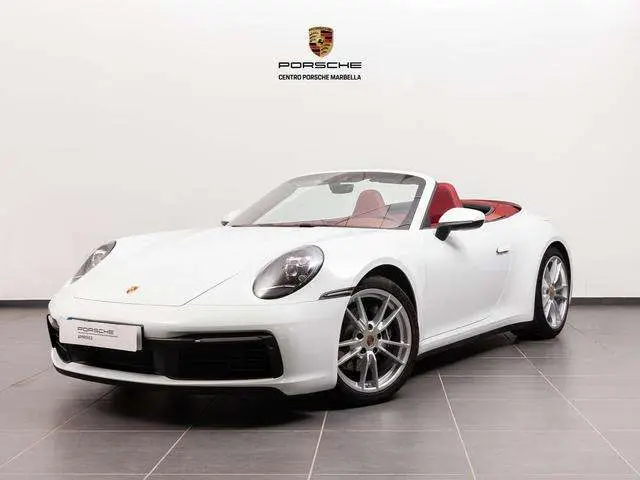 Photo 1 : Porsche 992 2021 Essence