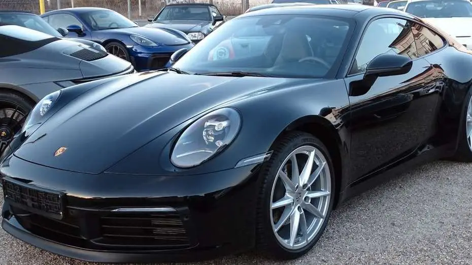 Photo 1 : Porsche 992 2022 Petrol