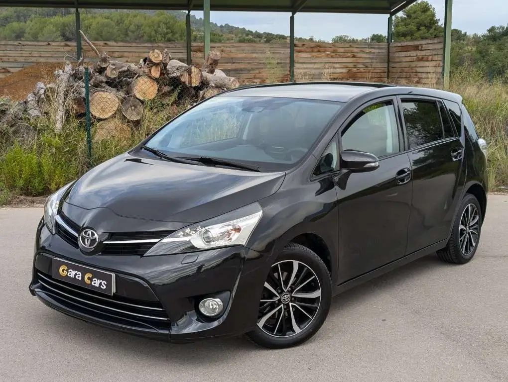 Photo 1 : Toyota Verso 2017 Petrol