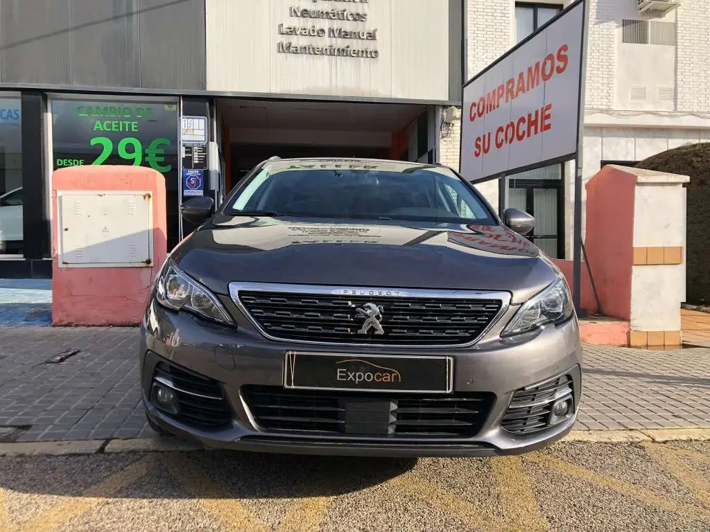 Photo 1 : Peugeot 308 2018 Essence