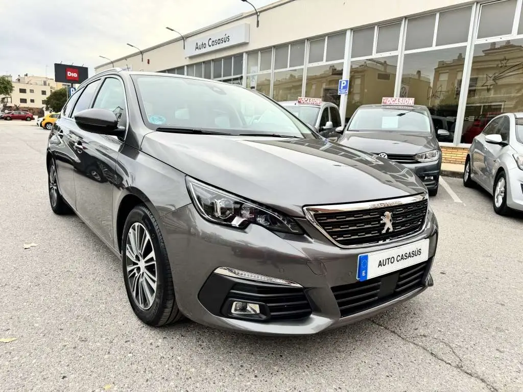 Photo 1 : Peugeot 308 2021 Petrol