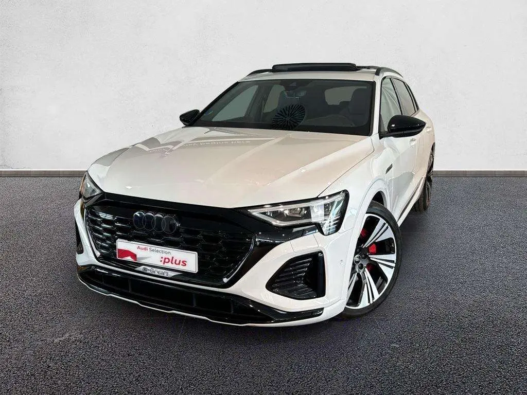 Photo 1 : Audi Q8 2023 Électrique