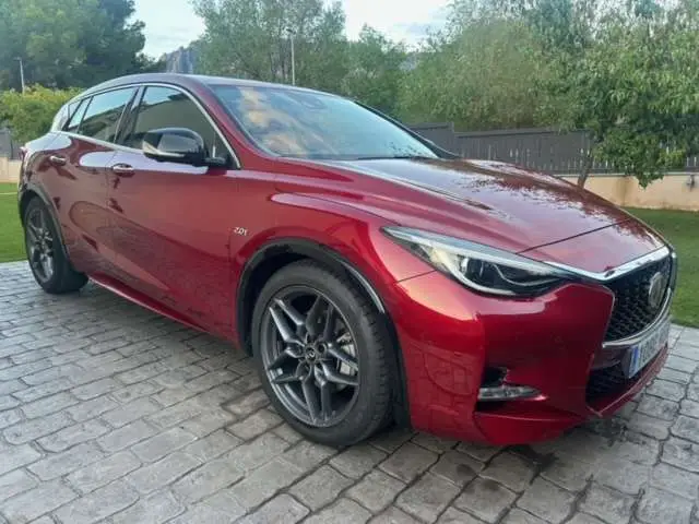 Photo 1 : Infiniti Q30 2020 Essence