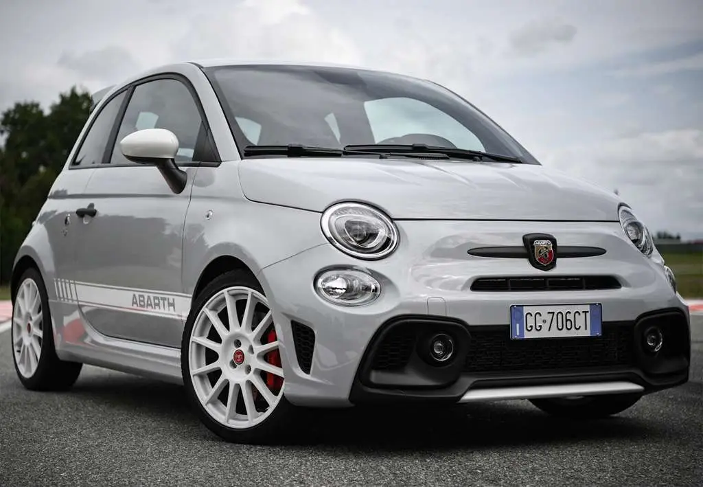 Photo 1 : Abarth 695 2024 Petrol