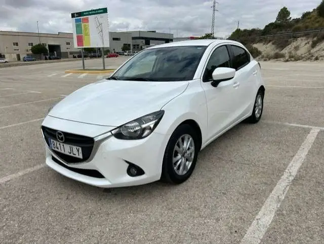 Photo 1 : Mazda 2 2016 Essence