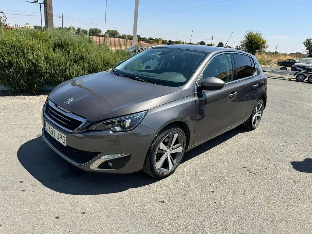 Photo 1 : Peugeot 308 2016 Petrol