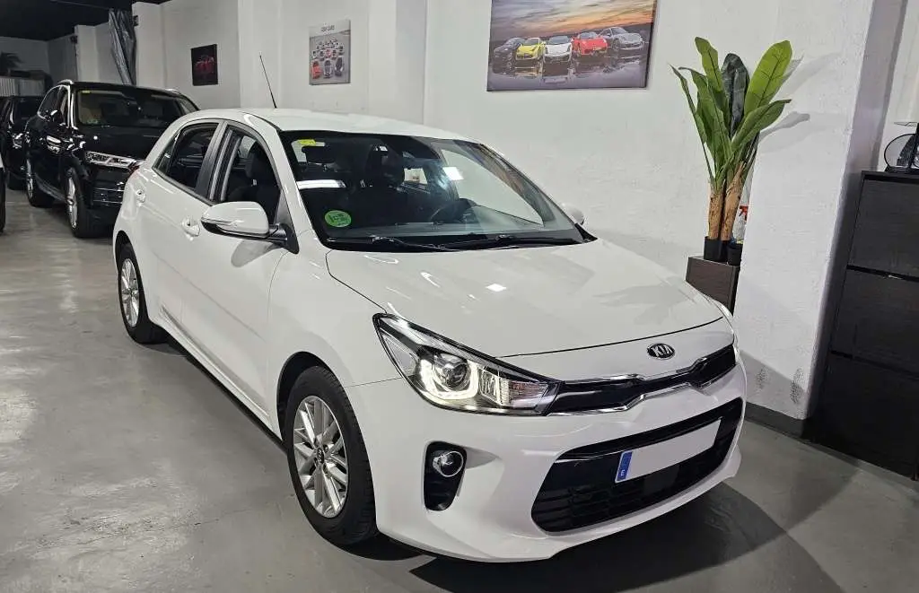 Photo 1 : Kia Rio 2018 Petrol