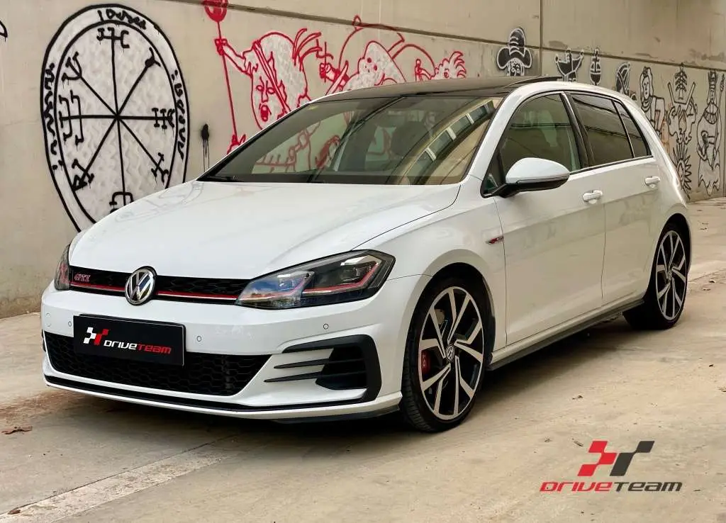 Photo 1 : Volkswagen Golf 2018 Petrol