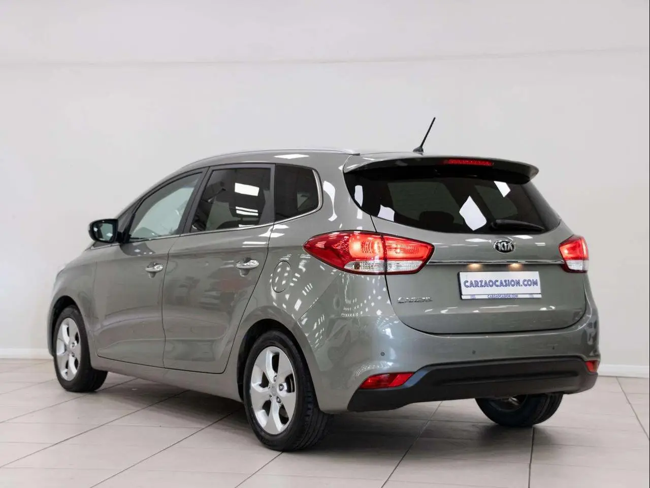 Photo 1 : Kia Carens 2016 Petrol