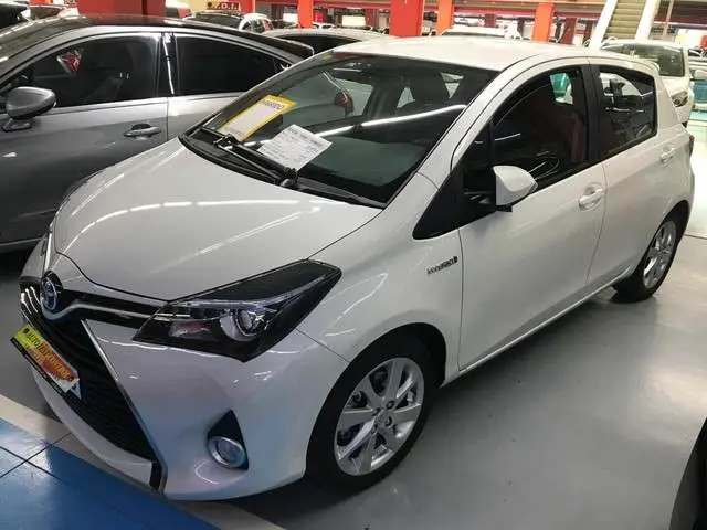 Photo 1 : Toyota Yaris 2015 Hybrid