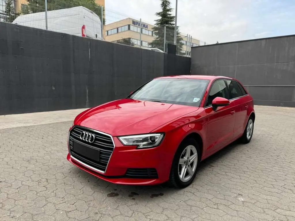 Photo 1 : Audi A3 2018 Petrol