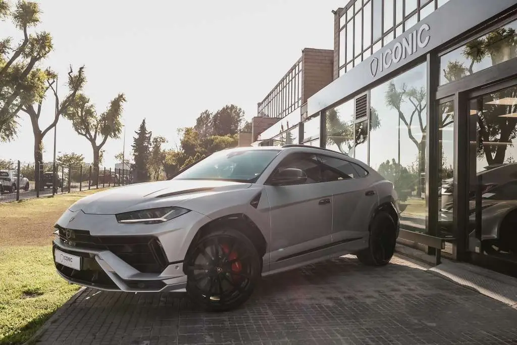 Photo 1 : Lamborghini Urus 2023 Essence