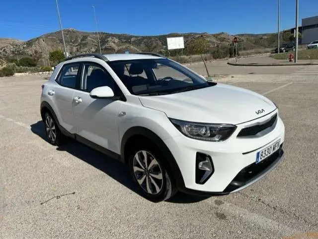 Photo 1 : Kia Stonic 2023 Petrol