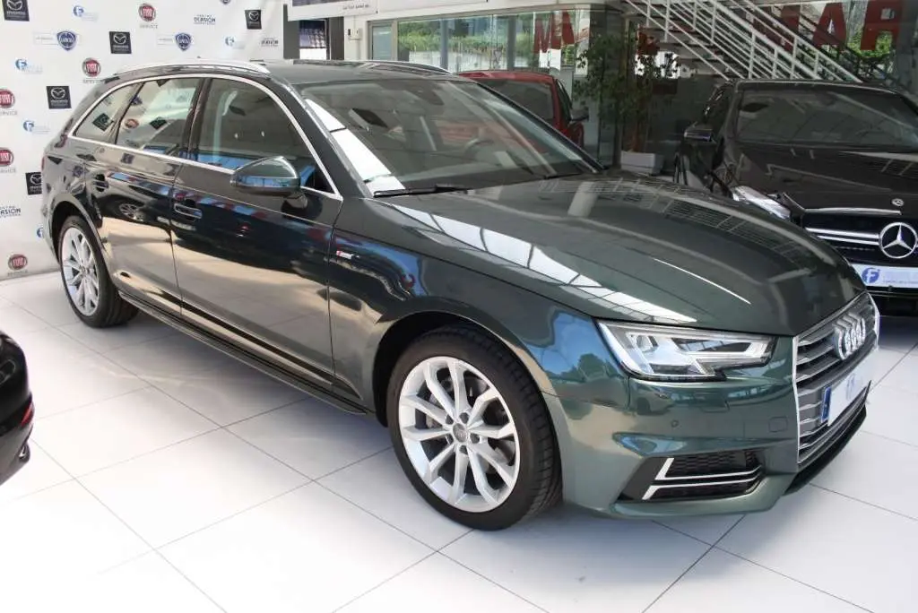 Photo 1 : Audi A4 2018 Diesel