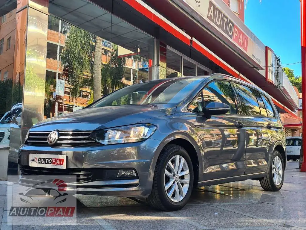 Photo 1 : Volkswagen Touran 2018 Essence