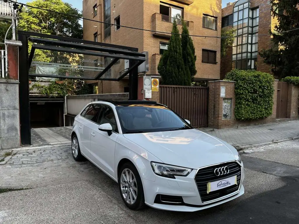 Photo 1 : Audi A3 2019 Petrol