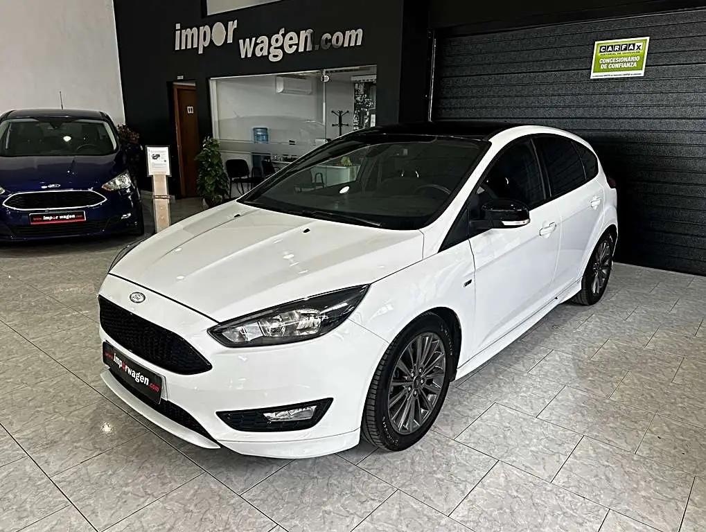 Photo 1 : Ford Focus 2017 Petrol