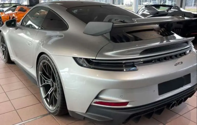 Photo 1 : Porsche 992 2022 Petrol