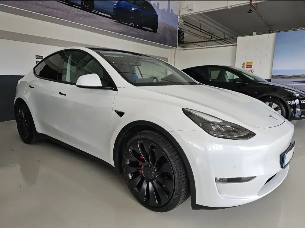 Photo 1 : Tesla Model Y 2022 Électrique