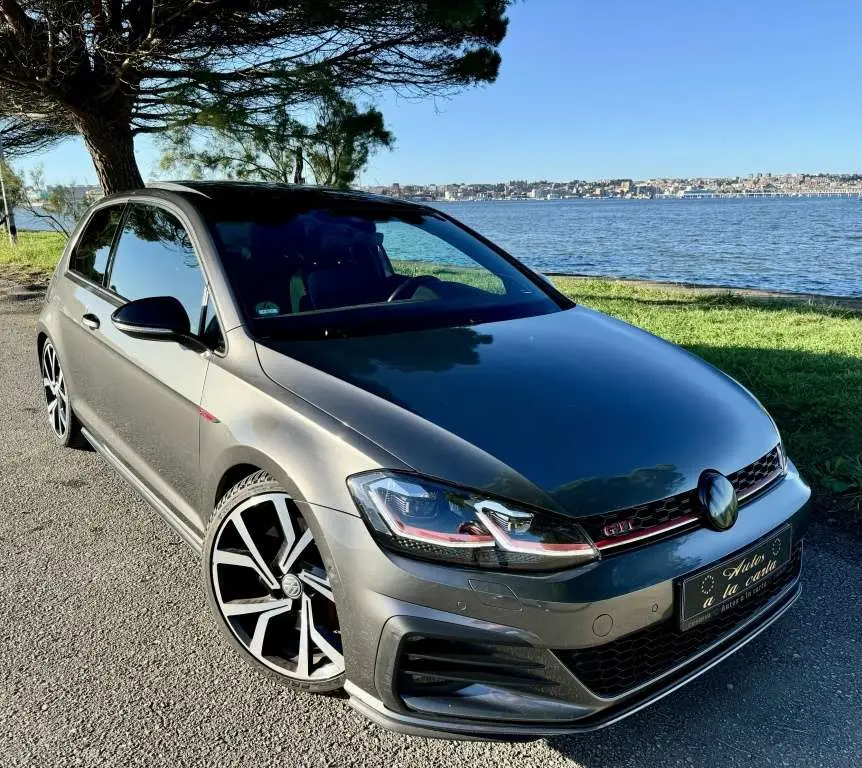 Photo 1 : Volkswagen Golf 2018 Petrol