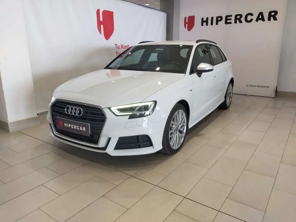 Photo 1 : Audi A3 2018 Essence