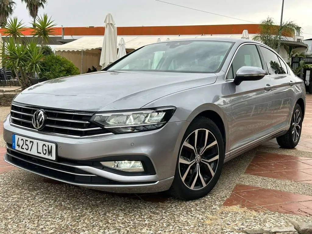 Photo 1 : Volkswagen Passat 2020 Diesel