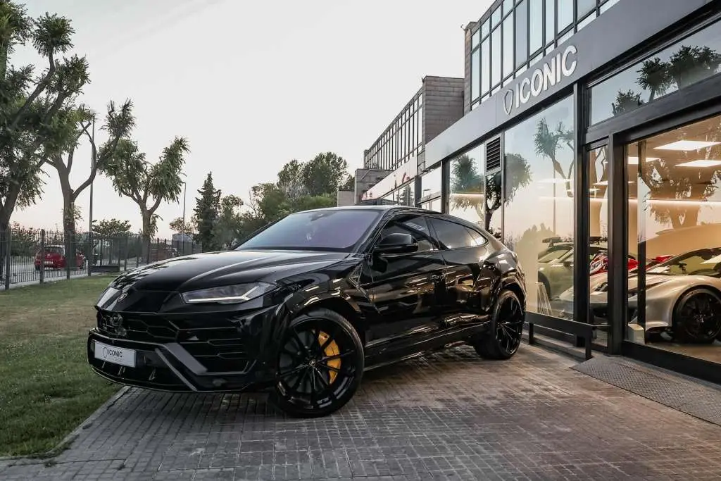 Photo 1 : Lamborghini Urus 2022 Petrol